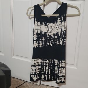 Bleu sleeveless shirt